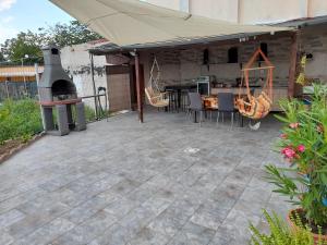 an outdoor patio with a grill and a stove at APARTAMENT BELUX in Eforie Sud