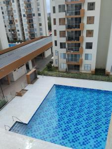 Bazén v ubytování APARTAMENTO COMODO Y ELEGANTE EN RICAURTE CUNDINAMARCA a nebo v jeho okolí