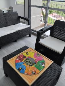 Posezení v ubytování APARTAMENTO COMODO Y ELEGANTE EN RICAURTE CUNDINAMARCA a