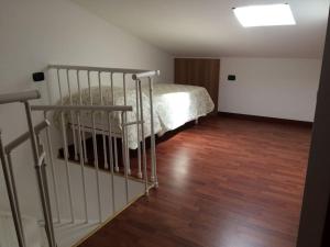 A bed or beds in a room at Villa indipendente le coccinelle beach mare piscina a 250 mt dal mare con servizio di piscina a 400 mt 12 k da Cefalu
