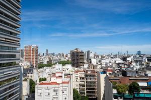 vistas a una ciudad con edificios altos en Recoleta 1443 Boutique Apartments en Buenos Aires