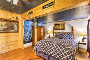 ein Schlafzimmer mit einem Bett in einem Zimmer mit Holzwänden in der Unterkunft Just Fur Relaxin Sevierville Cabin with Hot Tub! in Sevierville