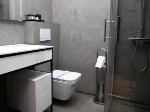 Koupelna v ubytování Triss Hotel