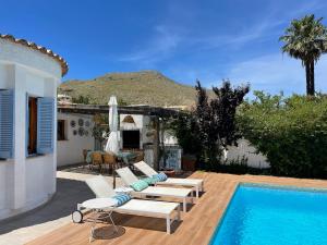 a backyard with a swimming pool and a villa at Villa Can Llompart Port de Pollensa in El Port