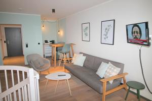 a living room with a couch and a table at Ferienwohnung Sonnen See in Ascheberg