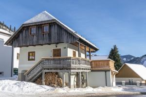 a house with a wooden roof and a balcony at Ferienhaus Alte Mühle Hohentauern in Hohentauern