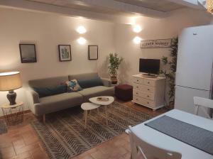 Televízia a/alebo spoločenská miestnosť v ubytovaní Chill Out Cabanon Coeur Calanques