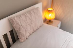 Postel nebo postele na pokoji v ubytování Koje Zwei I Apartment in Stadtmitte mit Parkplatz