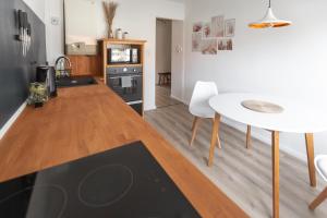 Kuchyň nebo kuchyňský kout v ubytování Koje Zwei I Apartment in Stadtmitte mit Parkplatz