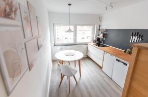 Kuchyň nebo kuchyňský kout v ubytování Koje Zwei I Apartment in Stadtmitte mit Parkplatz