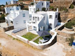 an aerial view of a white house with an umbrella at KVilla Comfort Living in Triandáros