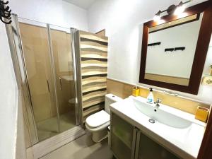 Koupelna v ubytování Apartamento a pie de playa