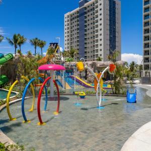 einen Spielplatz in einem Resort mit einem Wasserpark in der Unterkunft Salinas Premium Resort in Salinópolis