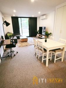 a living room with a white table and chairs at Contemporary in Kingston-2bd Apt in Kingston 