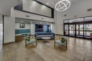 a lobby with a couch and a table and chairs at La Quinta by Wyndham Clarksville in Clarksville