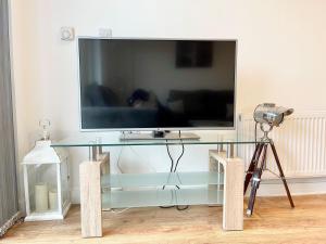 TV a/nebo společenská místnost v ubytování Hamptons Point