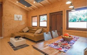 Χώρος καθιστικού στο Amazing Home In Merzalben With Sauna