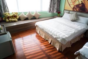 A bed or beds in a room at Bei Pin B&B