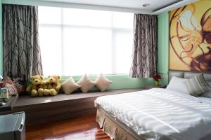 A bed or beds in a room at Bei Pin B&B