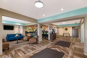 Lobbyen eller receptionen på SureStay Plus Hotel by Best Western Elizabeth City