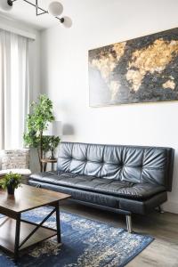 a black leather couch in a living room at Luxury Apartments - Newark Int Airport - Evonify Stays in Elizabeth