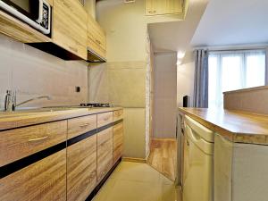 Kuchyňa alebo kuchynka v ubytovaní Apartament Kameralny III na Starówce