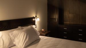 Uma cama ou camas num quarto em LIMA HOST