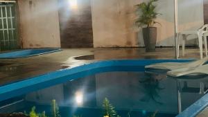Casa c piscina matinhos S Etiene tesisinde veya buraya yakın yüzme havuzu