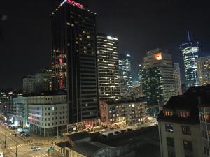 Widok na miasto Warszawa z tego apartamentu