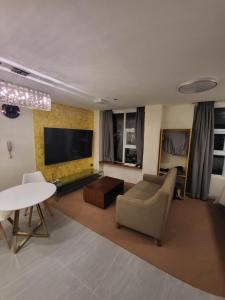 TV o dispositivi per l'intrattenimento presso Sempre Premier Inn - MACTAN AIRPORT HOTEL