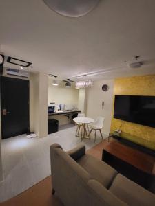 TV o dispositivi per l'intrattenimento presso Sempre Premier Inn - MACTAN AIRPORT HOTEL