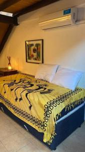1 dormitorio con 1 cama en ¡La Elina! inmejorable ubicación en Mendoza