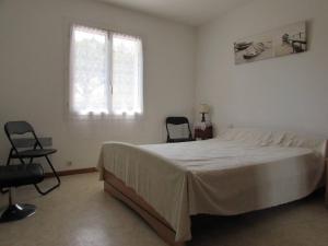 Postel nebo postele na pokoji v ubytování Maison Le Grand-Village-Plage, 4 pièces, 7 personnes - FR-1-246A-176