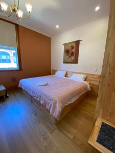 Кровать или кровати в номере RIALTO SUITES Fremantle
