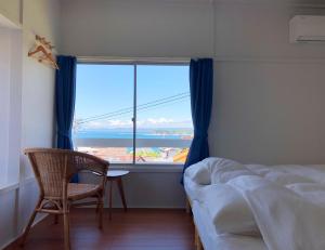 Rúm í herbergi á B&B Sampark