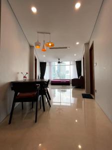 Μια τηλεόραση ή/και κέντρο ψυχαγωγίας στο Vortex Suites KLCC by C&C Fortune