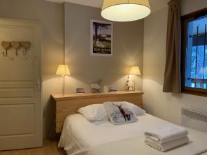 Säng eller sängar i ett rum på Font -Romeu : Beau T4 avec parking, terrasse et vue