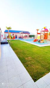 a park with a playground with a playgroundfficientfficientfficientfficientfficientfficient at شاليهات نبراس in Riyadh