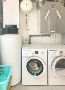 a laundry room with a washing machine and a washer at Kleine Flucht in Tating