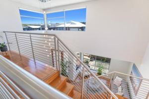 Balkón nebo terasa v ubytování Modern Executive Ocean View Oasis Shell Cove Mansion 5 Minutes to Beach Sleeps 16