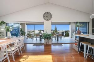 Fotografie z fotogalerie ubytování Modern Executive Ocean View Oasis Shell Cove Mansion 5 Minutes to Beach Sleeps 16 v destinaci Shellharbour