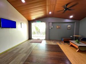 TV a/nebo společenská místnost v ubytování MG Kuah Langkawi