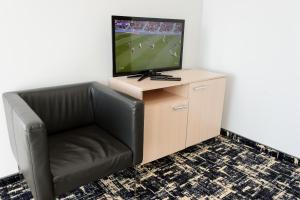 Televízia a/alebo spoločenská miestnosť v ubytovaní Centralny Ośrodek Sportu - Zakopane