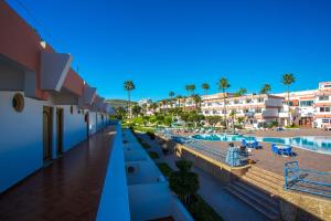 Bazén v ubytování Hotel Club Almoggar Garden Beach nebo v jeho okolí