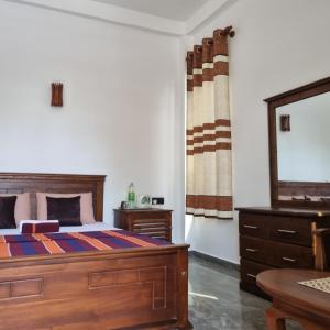 Postel nebo postele na pokoji v ubytování Dhammika Beach Palace
