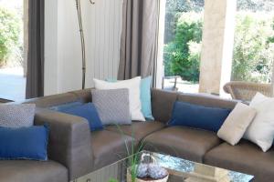 Zdjęcie z galerii obiektu Beautiful Provencal villa "Parc Saint Martin" with pool and tennis court w mieście Mougins