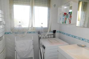 Fotografia z galérie ubytovania Magnificent 2-bedroom "Beachcomber" Residence with pool and parking v destinácii Antibes