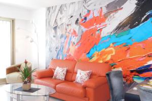 Zdjęcie z galerii obiektu Magnificent 2-bedroom "Beachcomber" Residence with pool and parking w mieście Antibes