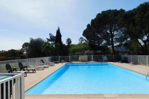 Fotografia z galérie ubytovania Magnificent 2-bedroom "Beachcomber" Residence with pool and parking v destinácii Antibes