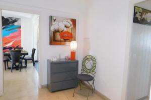 Zdjęcie z galerii obiektu Magnificent 2-bedroom "Beachcomber" Residence with pool and parking w mieście Antibes +17 zdjęć
